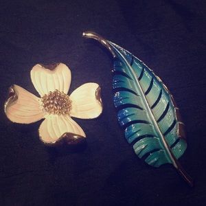 Pair of vintage brooches